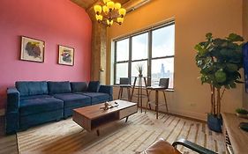 Modern 2Br Loft With Amazing City Skyline View And Optional Parking For 8 Guests Near Mccormick Place And Soldier Field