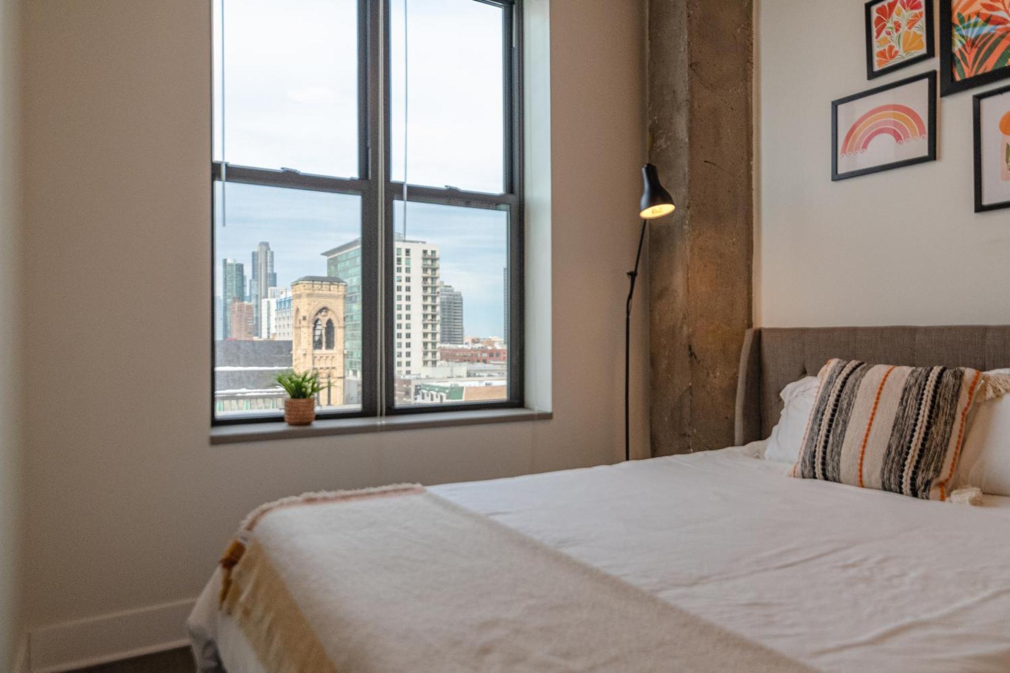 Modern 2Br Loft With Amazing City Skyline View And Optional Parking For 8 Guests Near Mccormick Place And Soldier Field Chicago Esterno foto